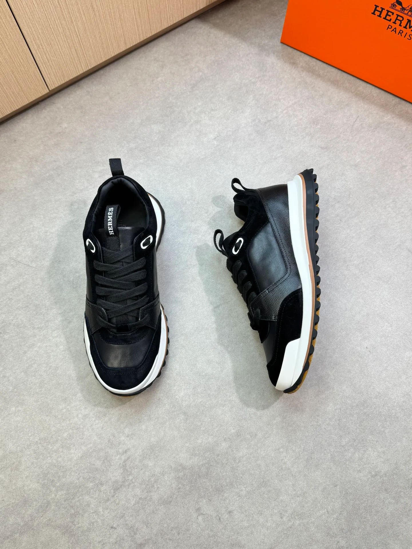 Men's shoes 💰740 [HERMES] Hermès - High-end quality original single casual sports shoes - Upper: 🔝 Nappa calfskin, palm-print cowhide, suede sheepskin leather, tongue. Heel. Brand logo webbing - Lining: brand canvas, foot pad; water-dyed cowhide - Outsole: ultra-light T men's shoes 💰U foam rubber; two-color molded outsole -Ultra-high quality control·Fine workmanship: highlighted (high-end·nobility·grade) -Size: 39-44 (38, 45, can be customized)·0118